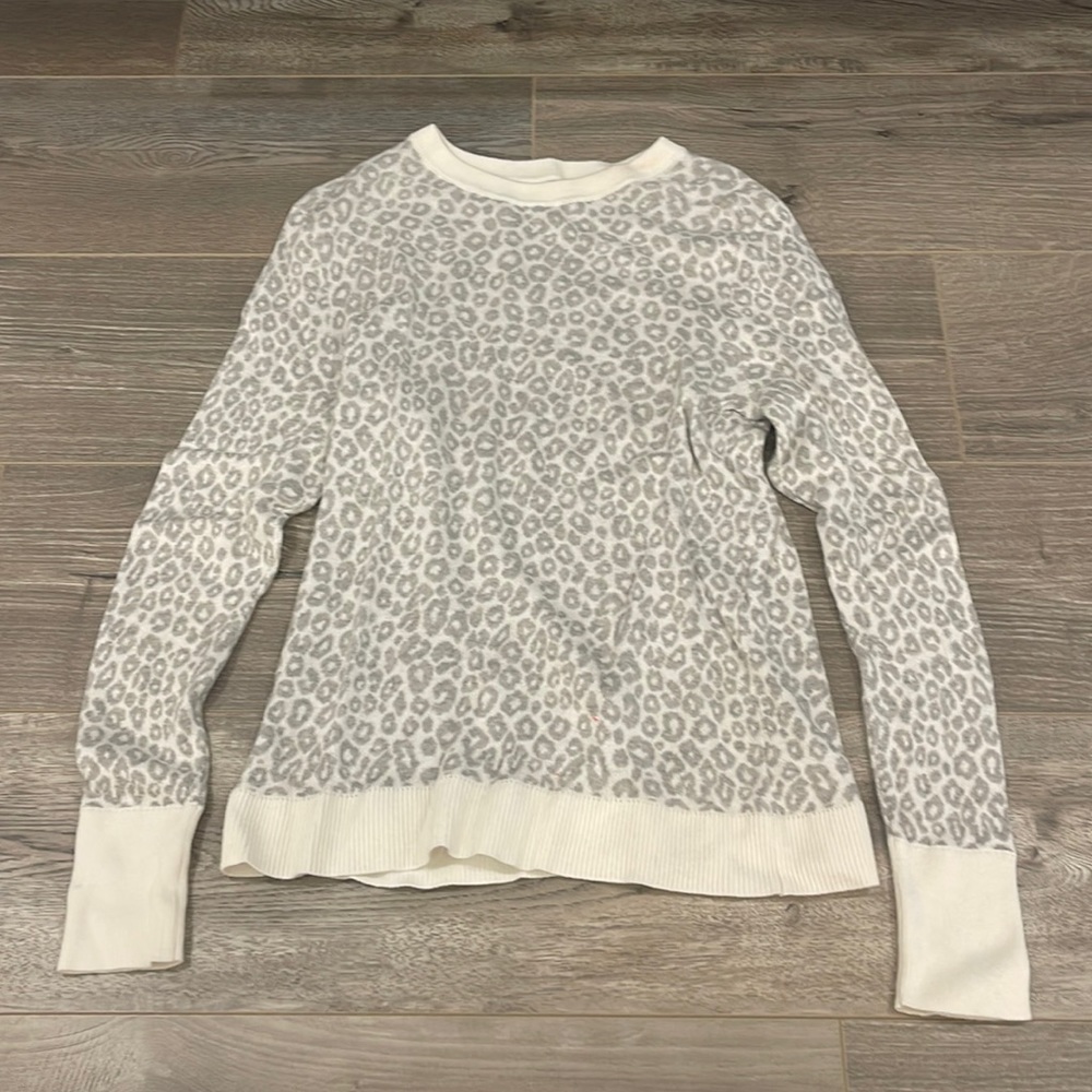 White & gray leopard print sweater